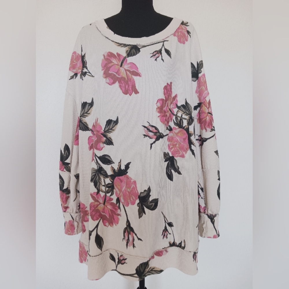 Torrid Gorgeous Ivory & Pink Floral Ribbed Top Tunic Size 2 EUC
